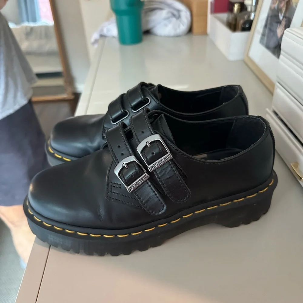 Dr. Martens medium platform with Buckles